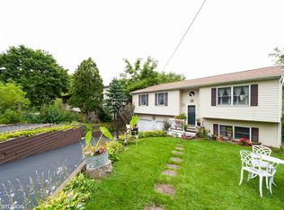 2612 Crystal Lake Rd, Cary, IL 60013