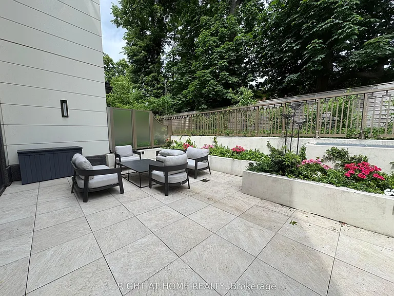 3 Strathgowan Ave #324 — Photo 21