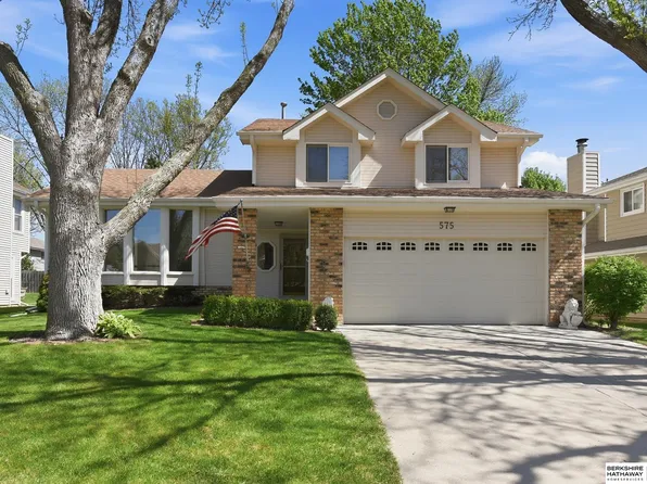 575 N 152nd Avenue Cir, Omaha, NE 68154
