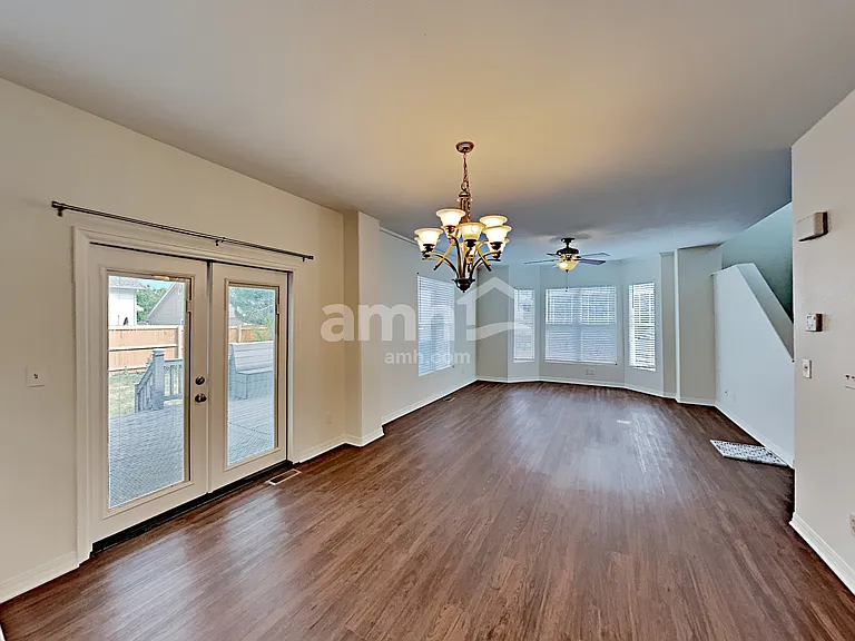 2542 S Genoa St — Photo 7