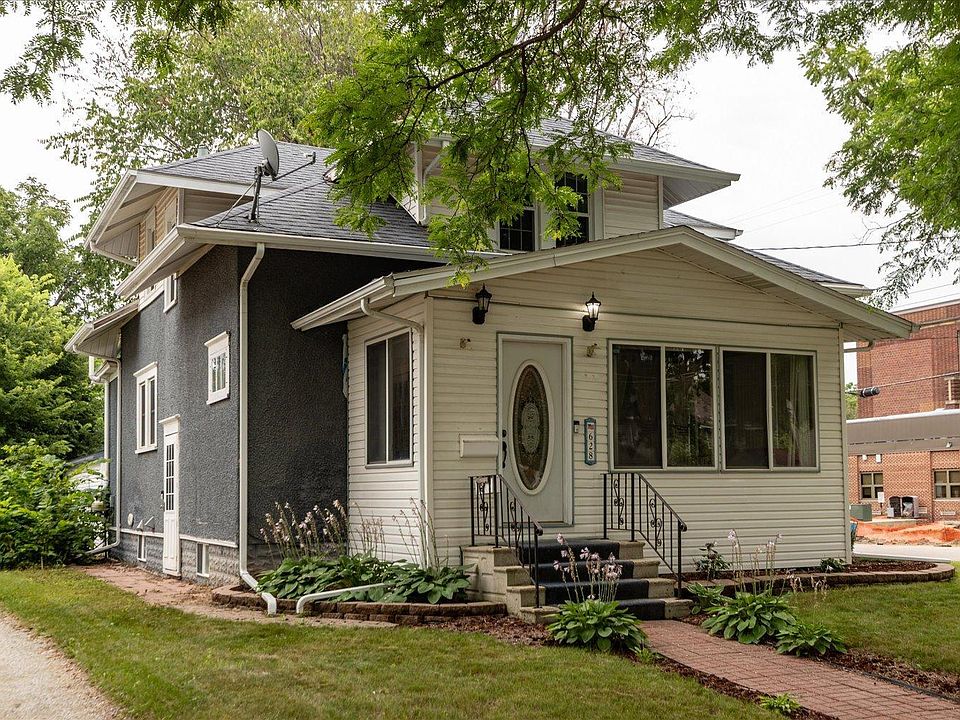 1st image of 628 4th Ave SE