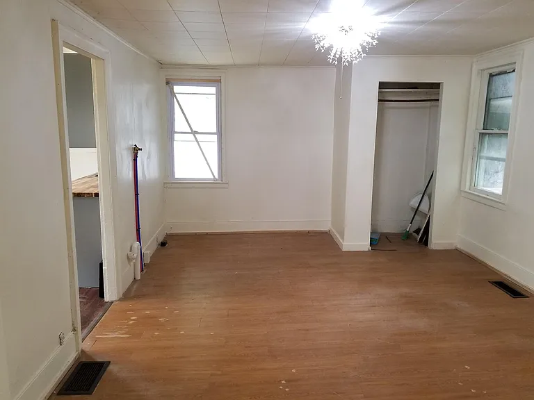 218 E Jackson St — Photo 6
