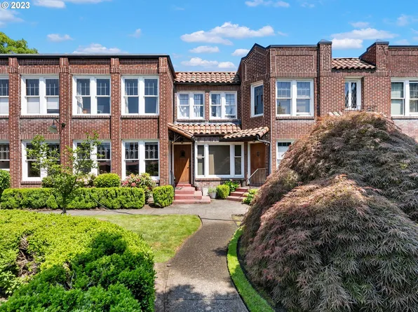 4353 NE Halsey St APT 8, Portland, OR 97213