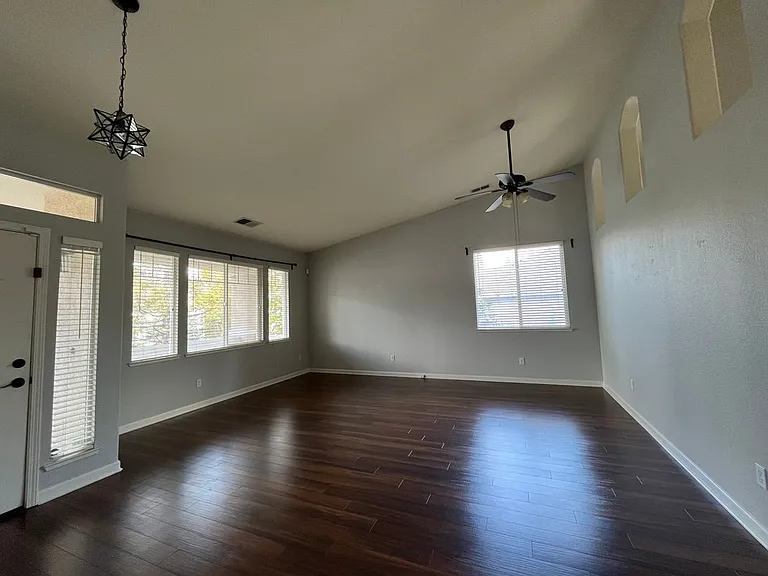 4011 Harlington Cir — Photo 10