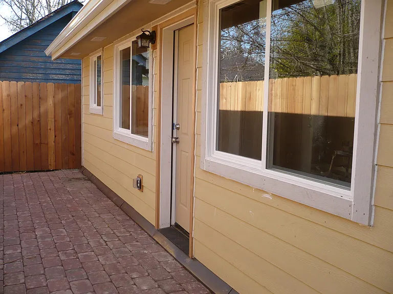 227 NW 11th St #1/2 — Photo 11