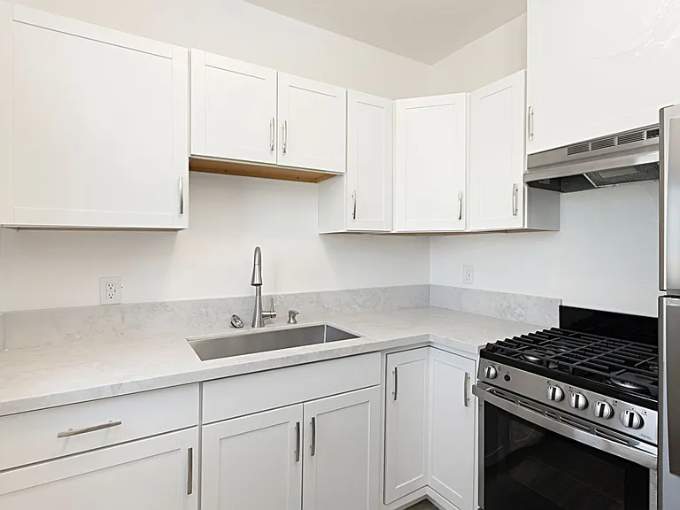 Grandview Apartments — Photo 49