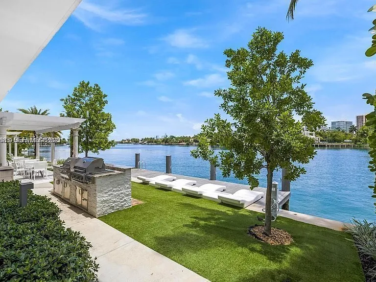 9821 E Bay Harbor Dr #503 — Photo 39