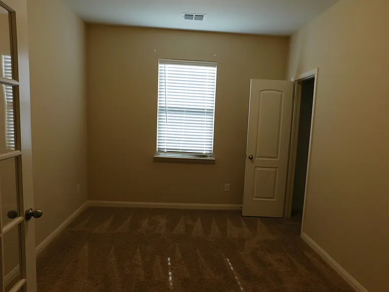 304 Aaron St — Photo 9