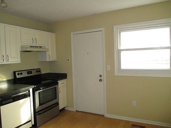 4th image of 7610 Pickett Ln