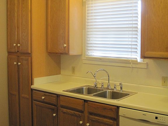 Kitchen - cabinets on 3 walls