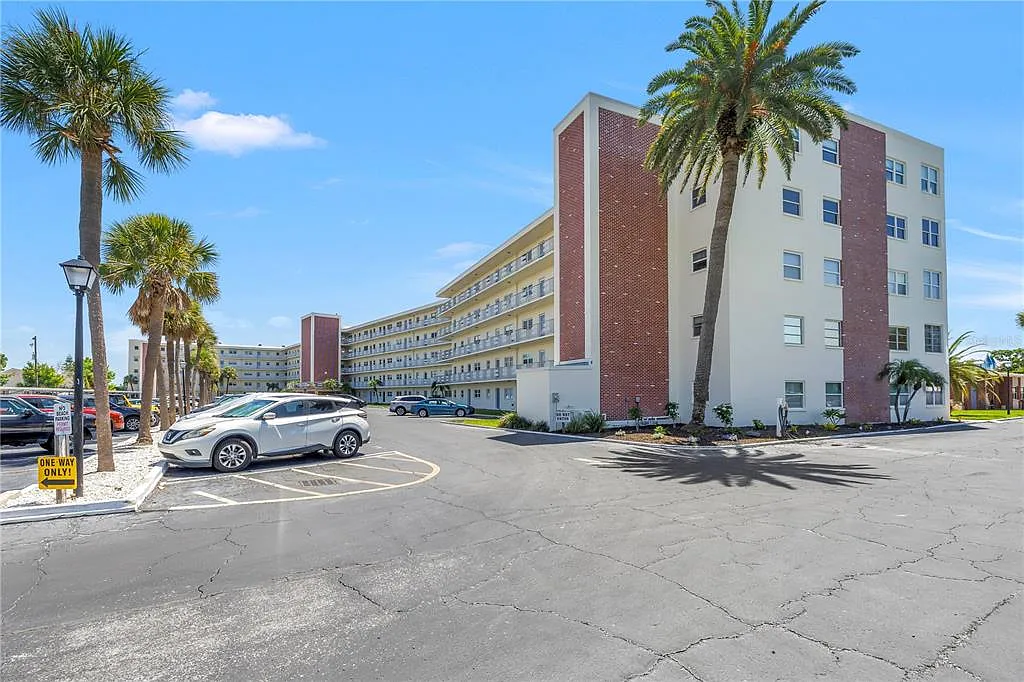 2 bed, 2.0 bath, 1350 sqft, $3,100 — Photo 2