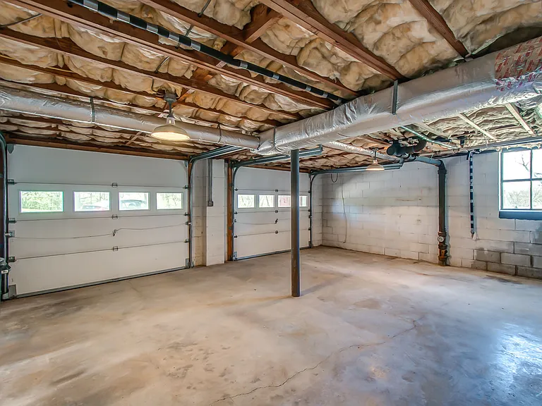 Spacious garage