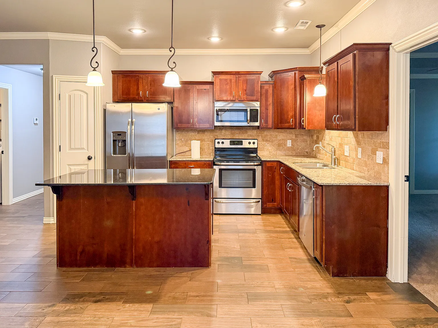 3 bed, 1429 sqft, $1,695 — Photo 3