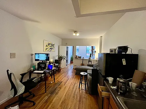 98 Orchard St Photo 1