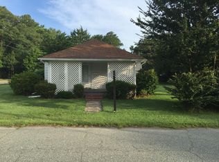90 Hitchens Ln, Newport News, VA 23601