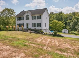 9 Robins Dr, Circleville, NY 10919