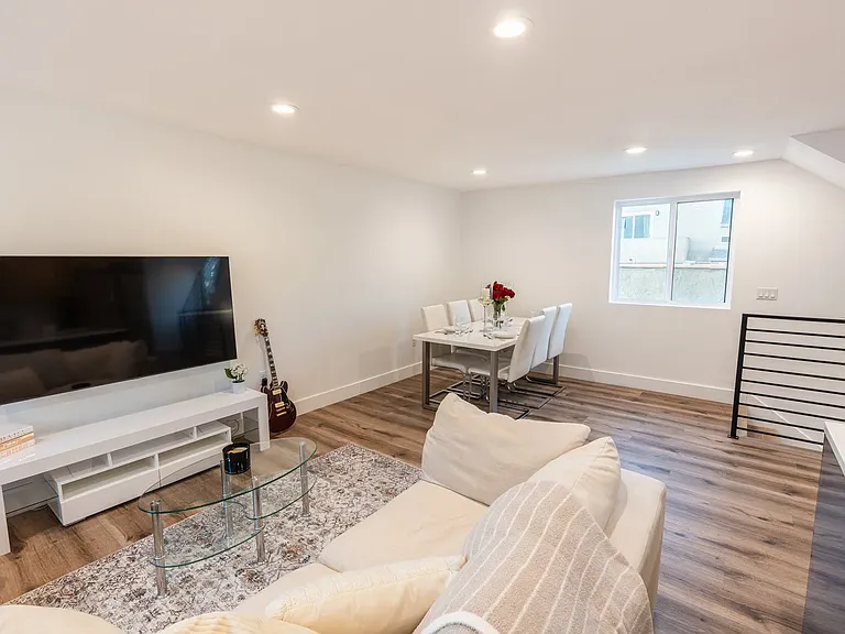 1146 1/2 N Sycamore Ave #E — Photo 6