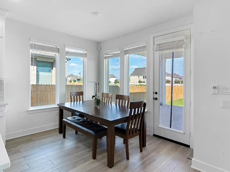 424 Hollister Dr — Photo 22