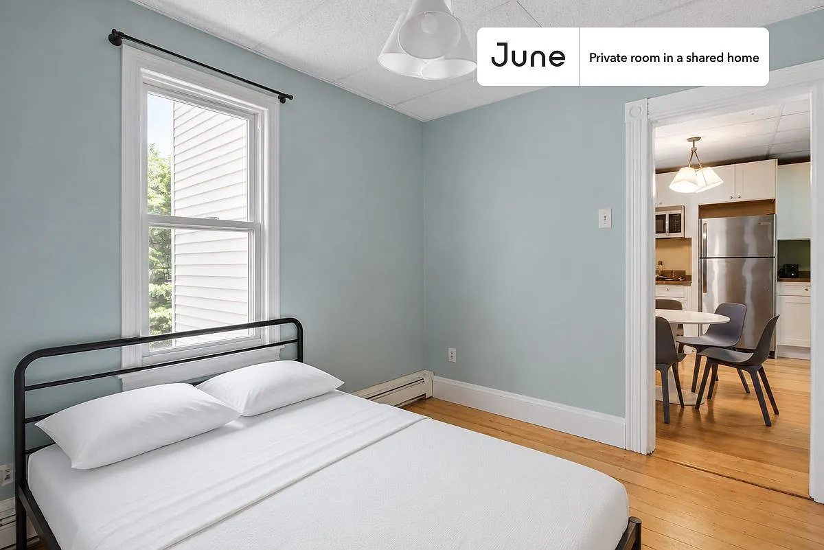 Full bedroom in 4 bed/1 bath home in Polish Triangle #745 A — Photo 1