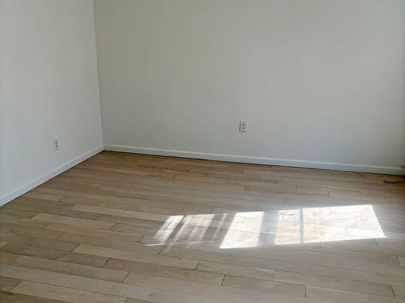 2nd image of 102 Lancaster St Unit 2