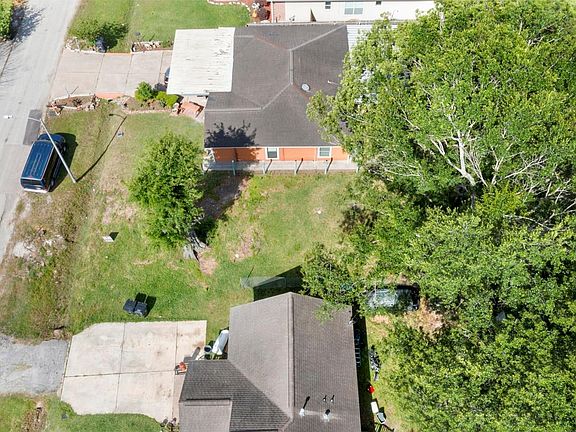 4th image of 7609 Red Robin Ln