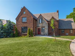 16936 Lake Ave, Lakewood, OH