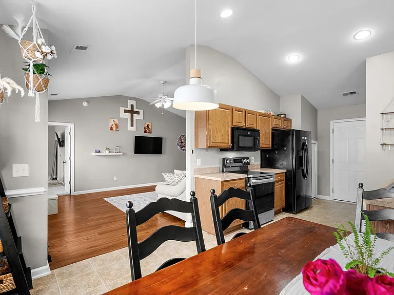 325 Vesta Dr — Photo 9