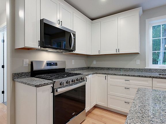 4th image of 179 Brookline St