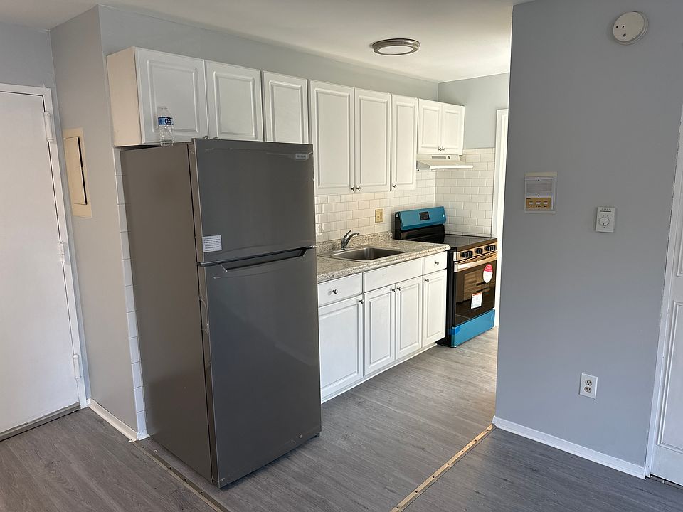 2nd image of 25 Saint Stephen St #2B