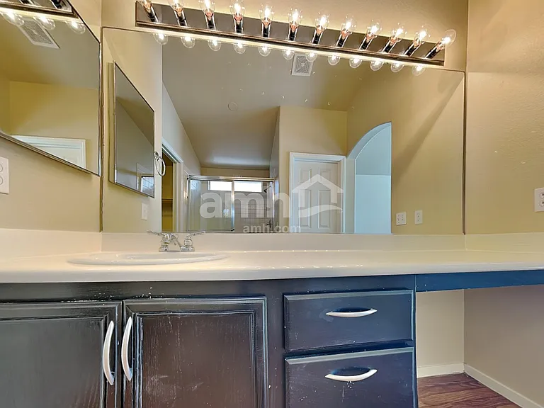 325 Greenleaf Glen St — Photo 10