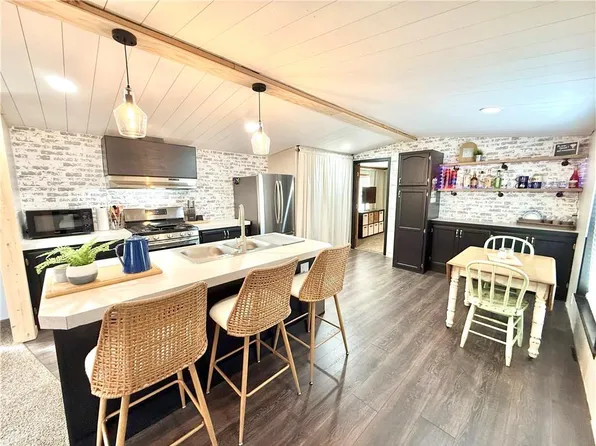 111 Racoon Ct, Gallatin, MO 64640