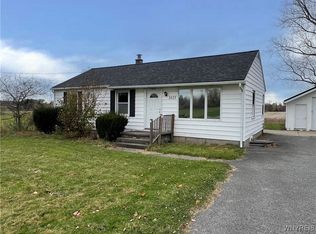 3537 Saunders Settlement Rd, Sanborn, NY 14132