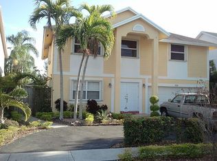 9580 SW 11th St, Pembroke Pines, FL 33025