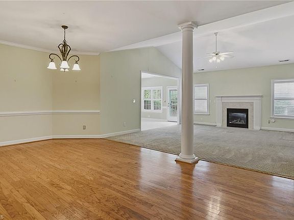 3rd image of 139 Brooks Landing Dr