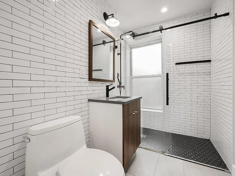 629 E 5th St #21 — Photo 12
