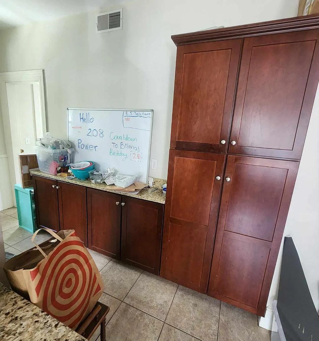 6 bed, 3000 sqft, $5,700 — Photo 4