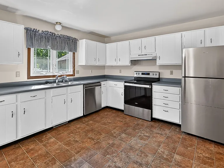 10 Brompton Cir #10 — Photo 14