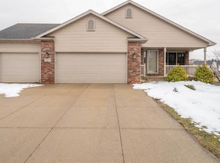 1505 Chipper Ln, Sun Prairie, WI 53590