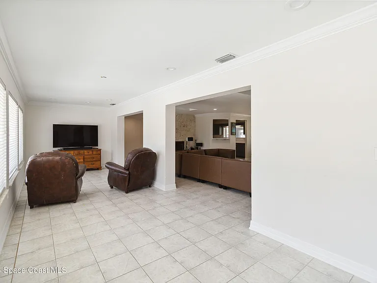 1201 S Shannon Ave — Photo 35
