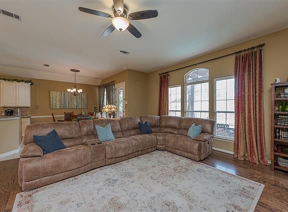 4th image of 3410 Wentworth Way