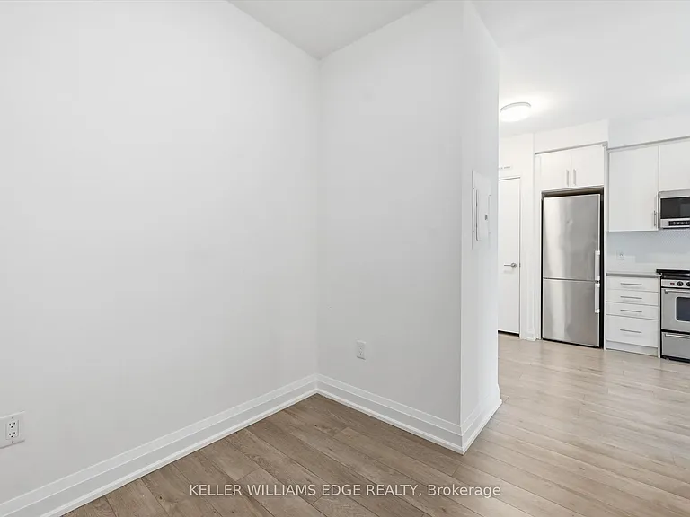 212 King William St E #418 — Photo 19
