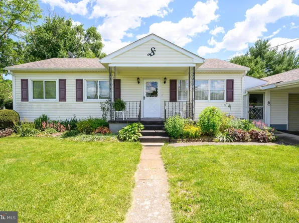 607 E Hunter St, Charles Town, WV 25414