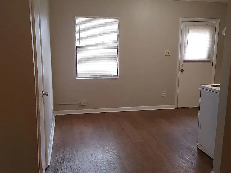 305 W 9th Ave — Photo 12