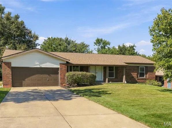 417 Nottingham Dr, Ballwin, MO 63011