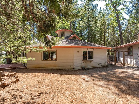 3rd image of 20224 Pine Dr E