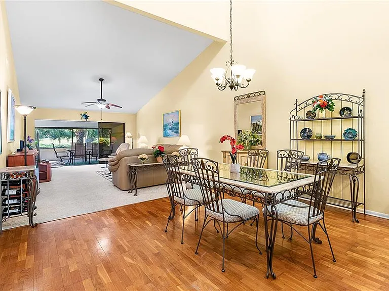 4660 La Jolla Dr — Photo 15
