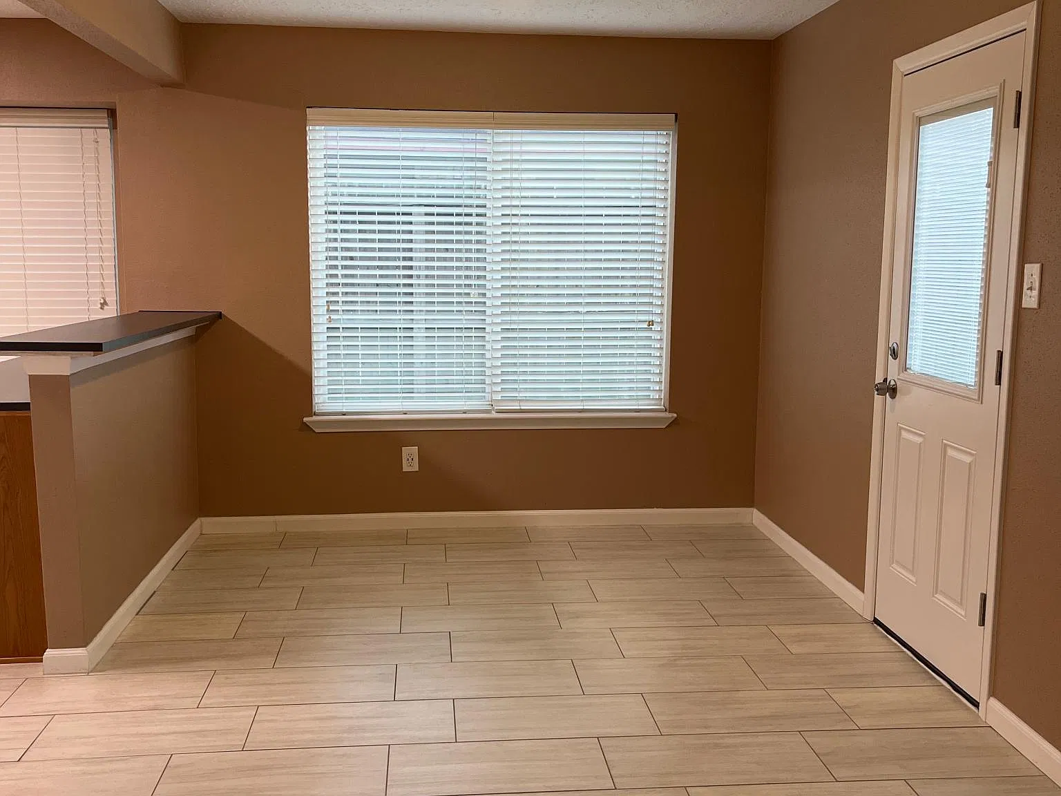 1102 E Belgravia Dr — Photo 3