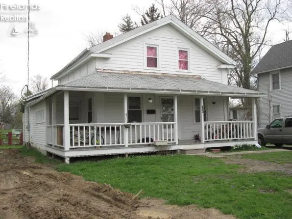 134 N Main St, New London, OH 44851