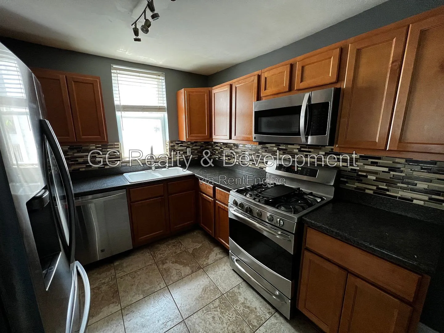 2 bed, 1.0 bath, 1000 sqft, $2,095 — Photo 3