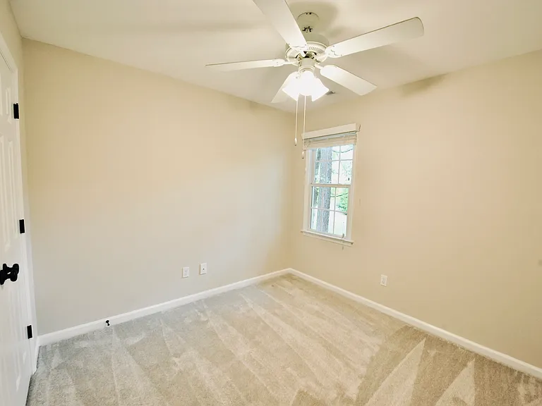 962 Saint Catherines Dr — Photo 24